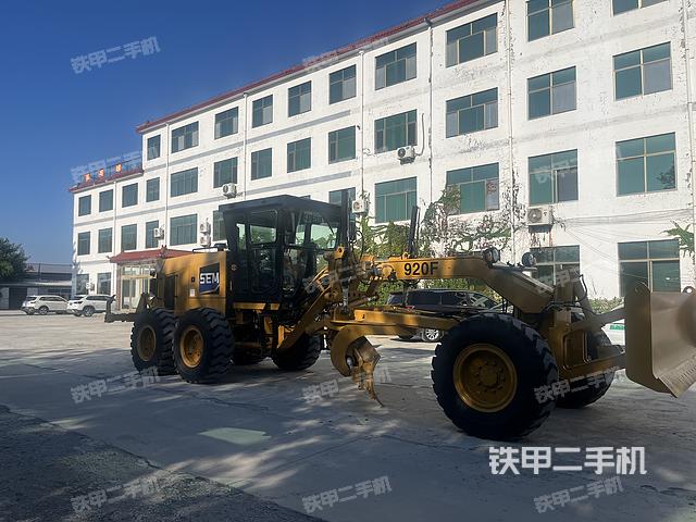 整機(jī)右側(cè)(設(shè)備外觀及核心部件) 整機(jī)右側(cè)(設(shè)備外觀及核心部件)