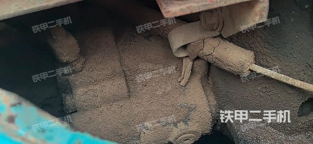 液压泵舱室正面整体（整机外观）