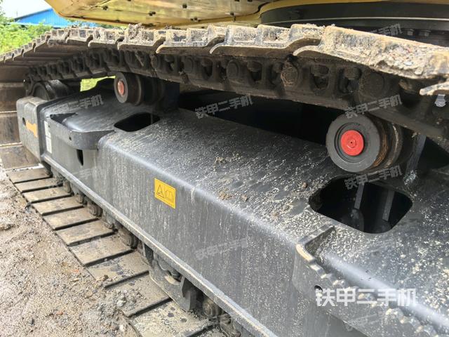 右側(cè)履帶整體(行走機構(gòu)) 右側(cè)履帶整體(行走機構(gòu))