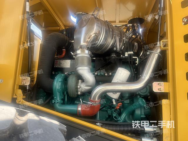 发动机左侧(整机外观及大件) 发动机左侧(整机外观及大件)