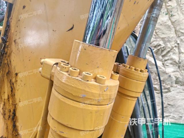 轉(zhuǎn)盤和下車架正前(工作和回轉(zhuǎn)裝置) 轉(zhuǎn)盤和下車架正前(工作和回轉(zhuǎn)裝置)