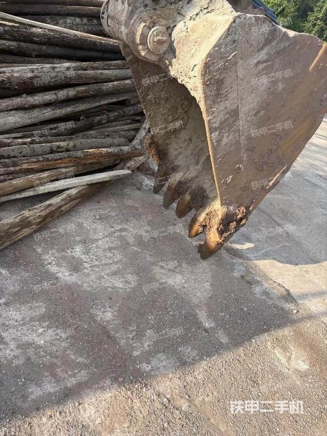 大臂整体 右侧(工作和回转装置) 大臂整体 右侧(工作和回转装置)