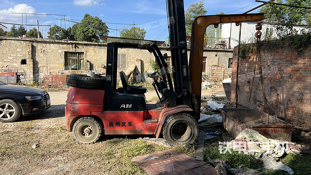 整机右侧（设备外观及核心部件）