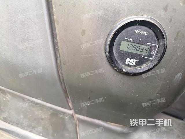 駕駛室整體(整機(jī)外觀) 駕駛室整體(整機(jī)外觀)
