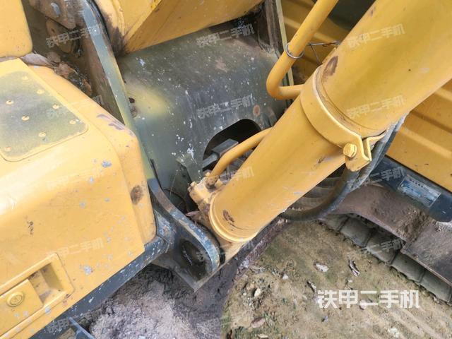 鏟斗右后整體(工作和回轉(zhuǎn)裝置) 鏟斗右后整體(工作和回轉(zhuǎn)裝置)