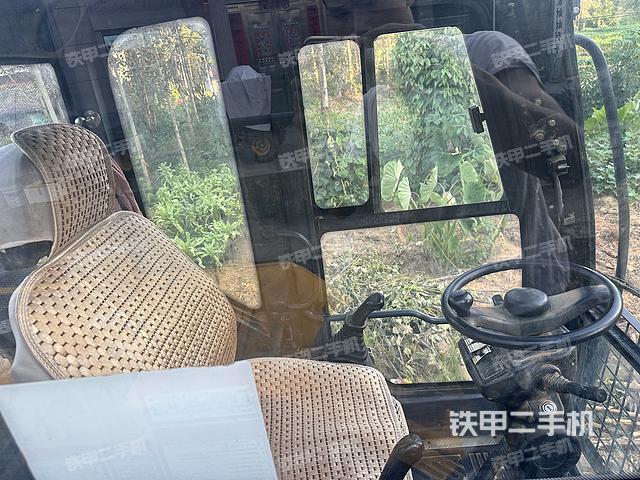 驾驶室整体（整机外观）