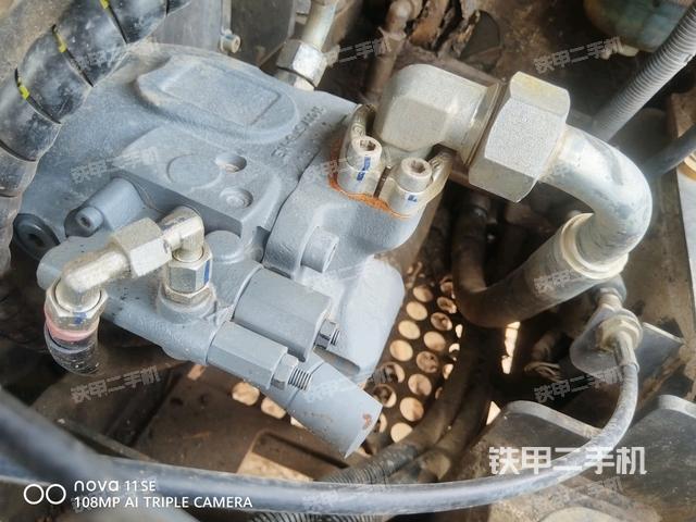 液壓泵艙室正面整體(整機外觀) 液壓泵艙室正面整體(整機外觀)