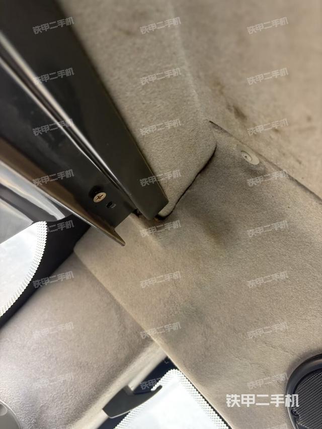 左后方玻璃角標(biāo)(駕駛室部分) 左后方玻璃角標(biāo)(駕駛室部分)