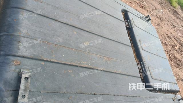 驾驶室顶部(整机外观) 驾驶室顶部(整机外观)