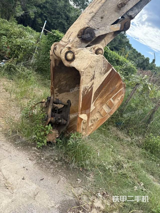 小臂整體左后(工作和回轉(zhuǎn)裝置) 小臂整體左后(工作和回轉(zhuǎn)裝置)