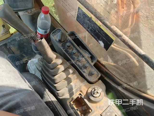 后窗玻璃角标(驾驶室部分) 后窗玻璃角标(驾驶室部分)