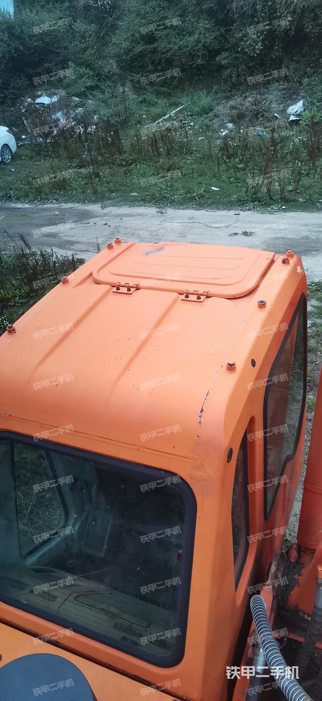 驾驶室顶部（整机外观）