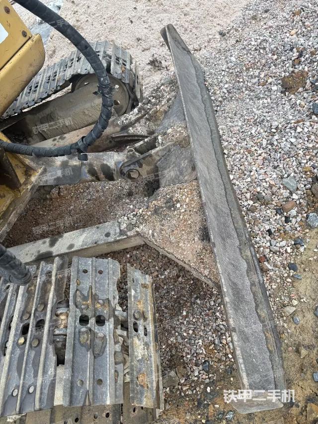 轉(zhuǎn)盤和下車架正前（工作和回轉(zhuǎn)裝置）