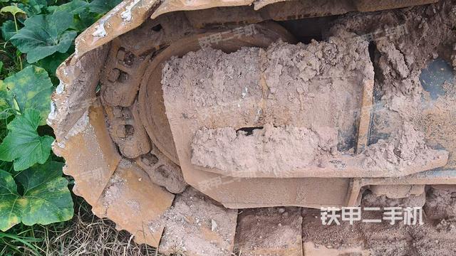 单侧履带整体(整机外观) 单侧履带整体(整机外观)