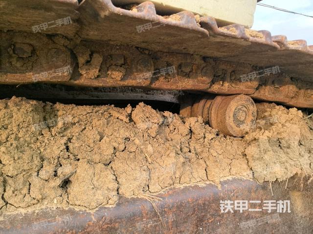 單側(cè)履帶整體(整機(jī)外觀) 單側(cè)履帶整體(整機(jī)外觀)