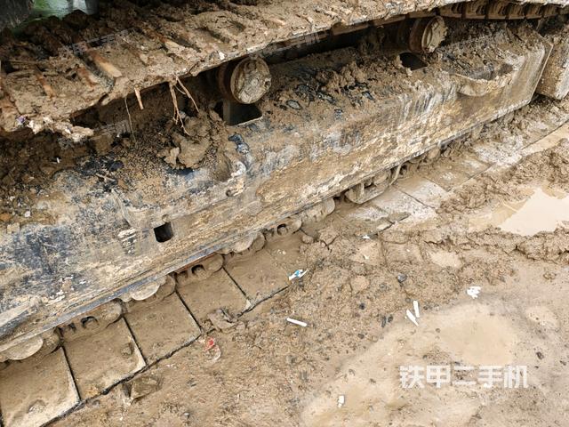 右側(cè)履帶整體(行走機(jī)構(gòu)) 右側(cè)履帶整體(行走機(jī)構(gòu))