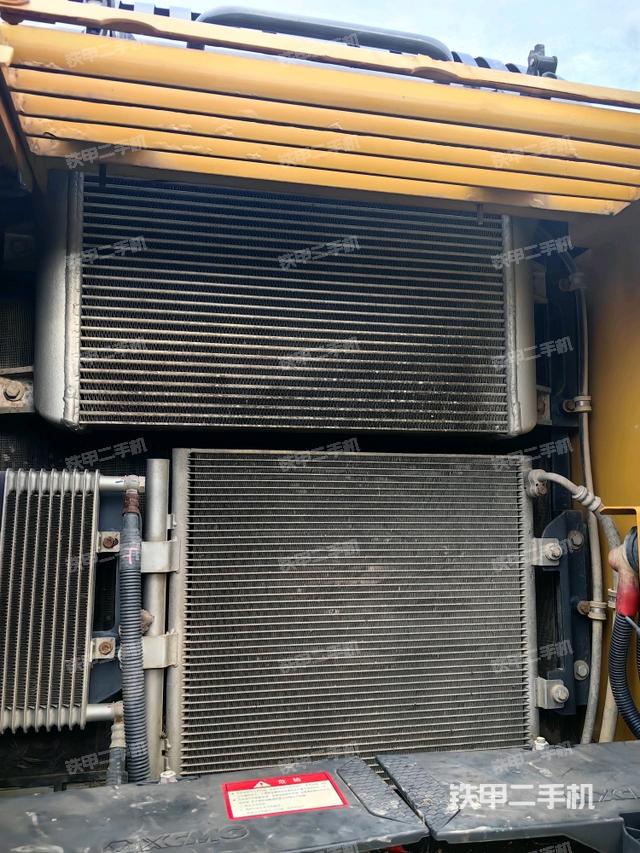 散熱器正面(大件艙室) 散熱器正面(大件艙室)