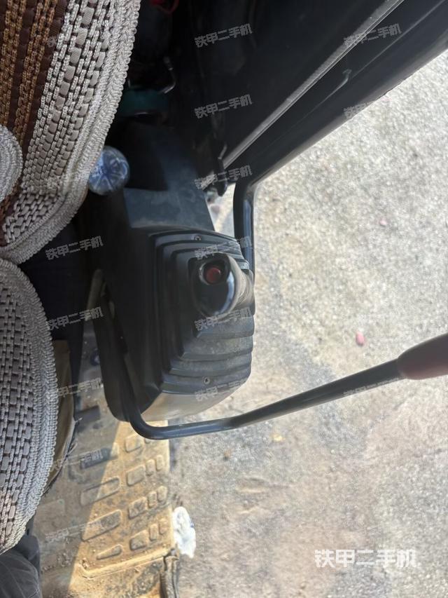 后窗玻璃角标(驾驶室部分) 后窗玻璃角标(驾驶室部分)