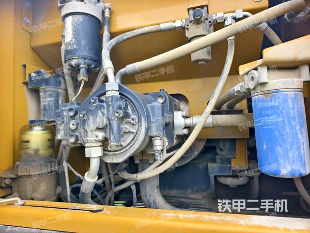 液壓泵斜45?左(大件艙室) 液壓泵斜45?左(大件艙室)