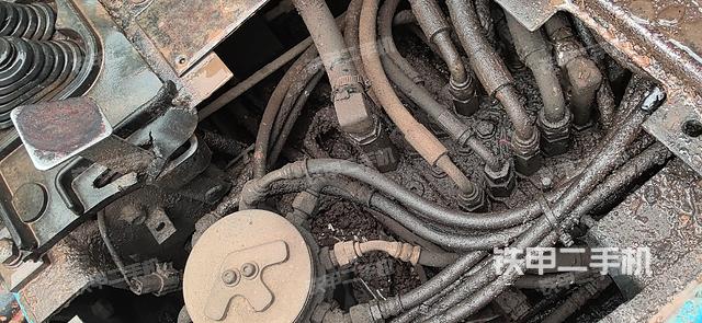 回转马达和主控阀（整机外观）