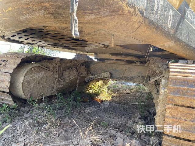 轉(zhuǎn)盤和下車架正前(工作和回轉(zhuǎn)裝置) 轉(zhuǎn)盤和下車架正前(工作和回轉(zhuǎn)裝置)