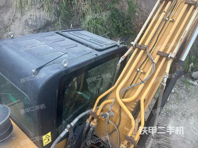 駕駛室頂部(整機外觀) 駕駛室頂部(整機外觀)