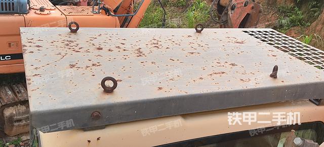 駕駛室頂部(整機外觀) 駕駛室頂部(整機外觀)