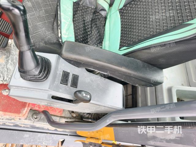 座椅左側(cè)控制臺(tái)/音響/含左手柄(駕駛室部分) 座椅左側(cè)控制臺(tái)/音響/含左手柄(駕駛室部分)