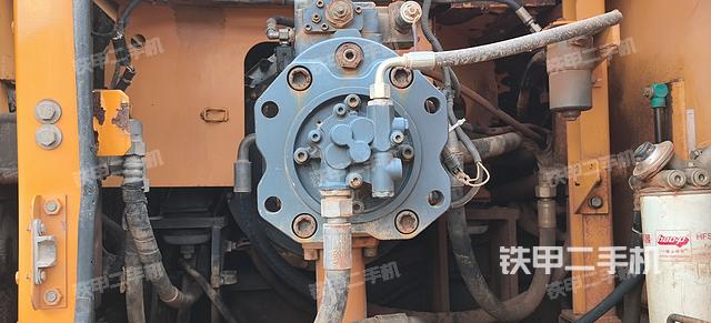 液壓泵艙室正面整體(整機外觀) 液壓泵艙室正面整體(整機外觀)