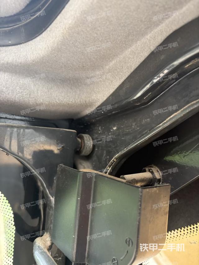 駕駛室左后45度(駕駛室部分) 駕駛室左后45度(駕駛室部分)