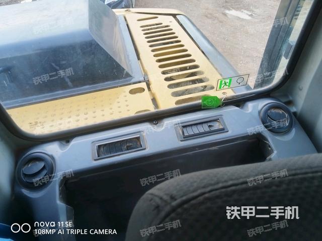 后窗玻璃角标(驾驶室部分) 后窗玻璃角标(驾驶室部分)