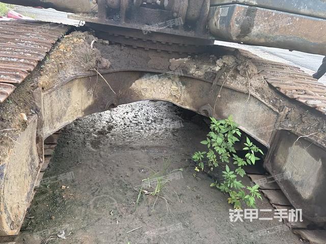 小臂整体右前(工作和回转装置) 小臂整体右前(工作和回转装置)