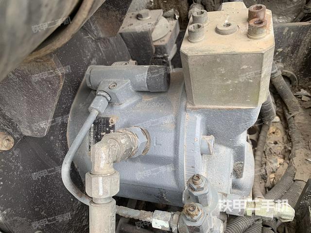 液压泵舱室正面整体(整机外观) 液压泵舱室正面整体(整机外观)