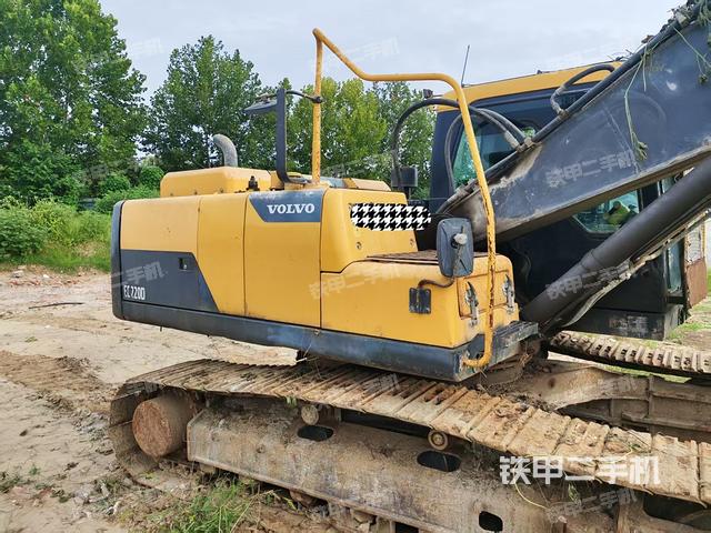 沃尔沃EC220DL挖掘机