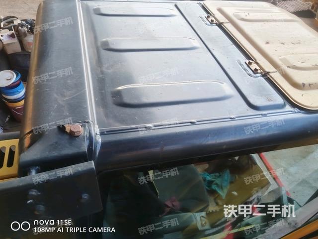 駕駛室頂部(整機外觀) 駕駛室頂部(整機外觀)
