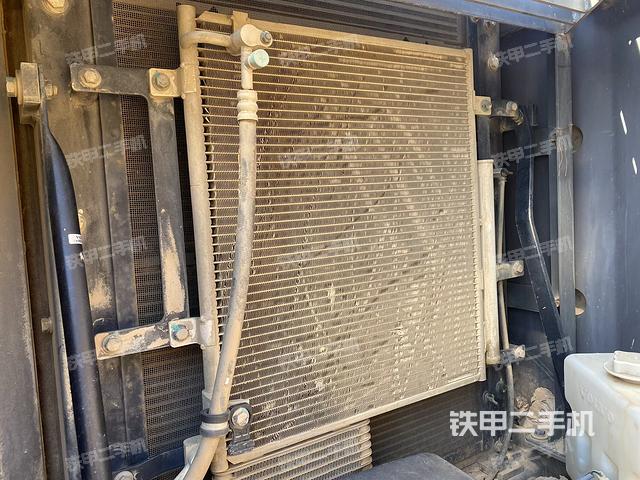散熱器正面(大件艙室) 散熱器正面(大件艙室)