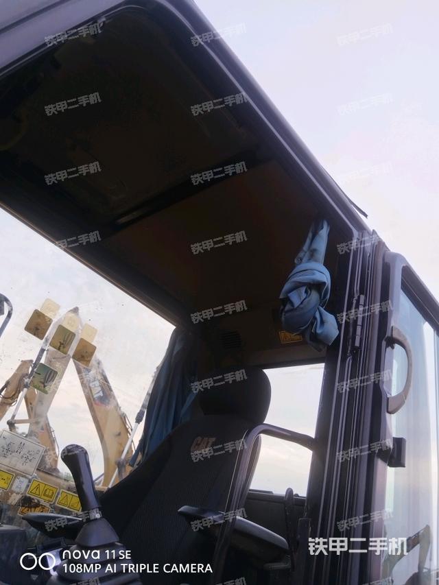顶棚整体(驾驶室部分) 顶棚整体(驾驶室部分)