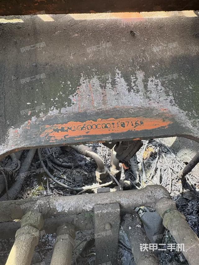 大臂背部俯视(工作和回转装置) 大臂背部俯视(工作和回转装置)