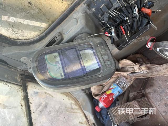 座椅左侧控制台/音响/含左手柄(驾驶室部分) 座椅左侧控制台/音响/含左手柄(驾驶室部分)