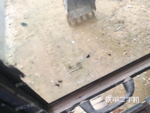 行走控制手柄和踏板?俯拍(駕駛室部分) 行走控制手柄和踏板?俯拍(駕駛室部分)
