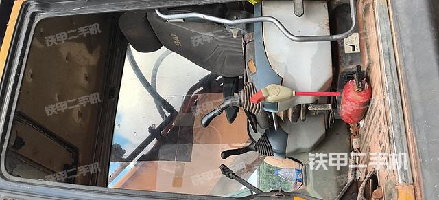 駕駛室整體(整機外觀) 駕駛室整體(整機外觀)