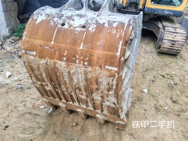 鏟斗45度(工作和回轉(zhuǎn)裝置) 鏟斗45度(工作和回轉(zhuǎn)裝置)