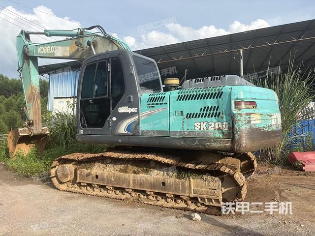 神钢SK200-8挖掘机