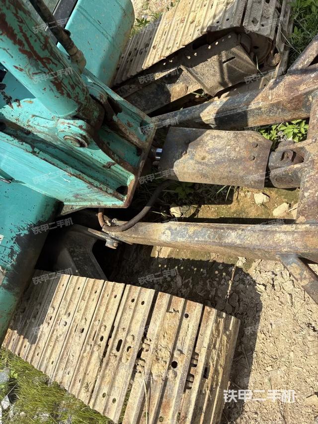 小臂整體左后(工作和回轉(zhuǎn)裝置) 小臂整體左后(工作和回轉(zhuǎn)裝置)