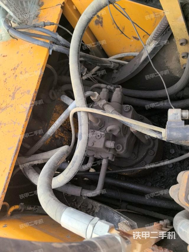 回轉(zhuǎn)馬達(dá)和主控閥(整機(jī)外觀) 回轉(zhuǎn)馬達(dá)和主控閥(整機(jī)外觀)