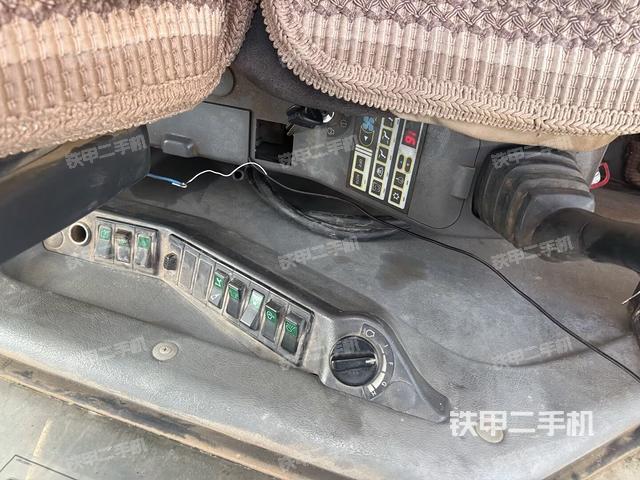 顶棚整体(驾驶室部分) 顶棚整体(驾驶室部分)