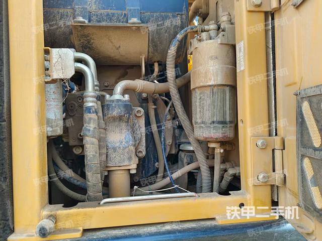 液壓泵艙室正面整體（整機(jī)外觀）