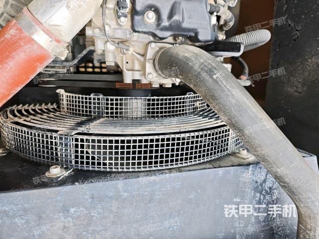 散熱器正面(大件艙室) 散熱器正面(大件艙室)