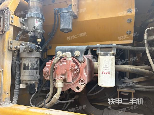 液壓泵斜45?左(大件艙室) 液壓泵斜45?左(大件艙室)