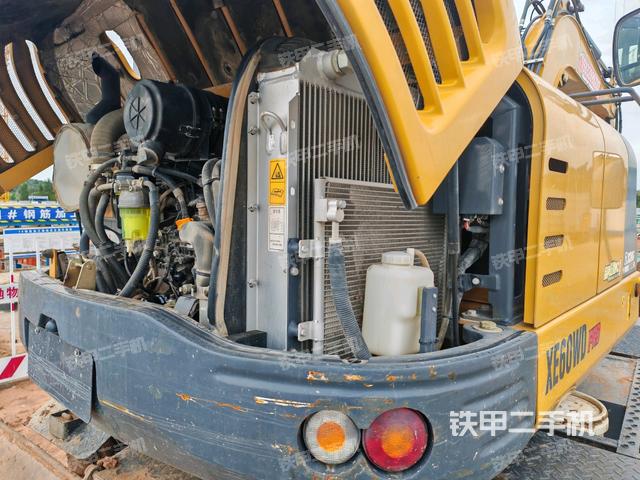 駕駛室整體(整機(jī)外觀) 駕駛室整體(整機(jī)外觀)
